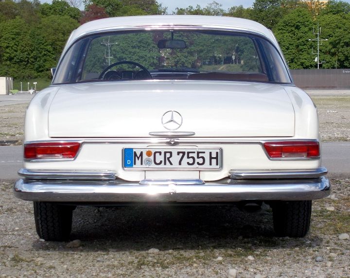2019_Mercedes_250SE_02c.jpg