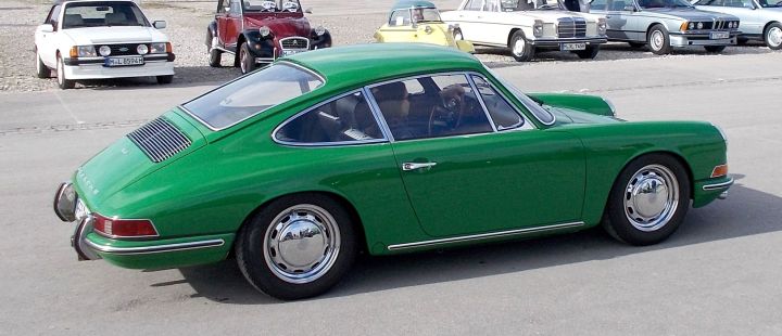 2019_Porsche_911_01a.jpg