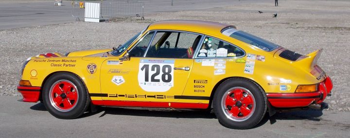 2019_Porsche_911_03a.jpg