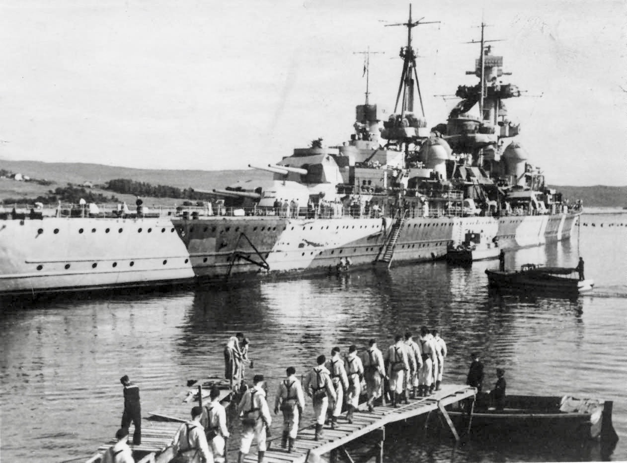 06 Admiral Hipper in Norway 1942.jpeg