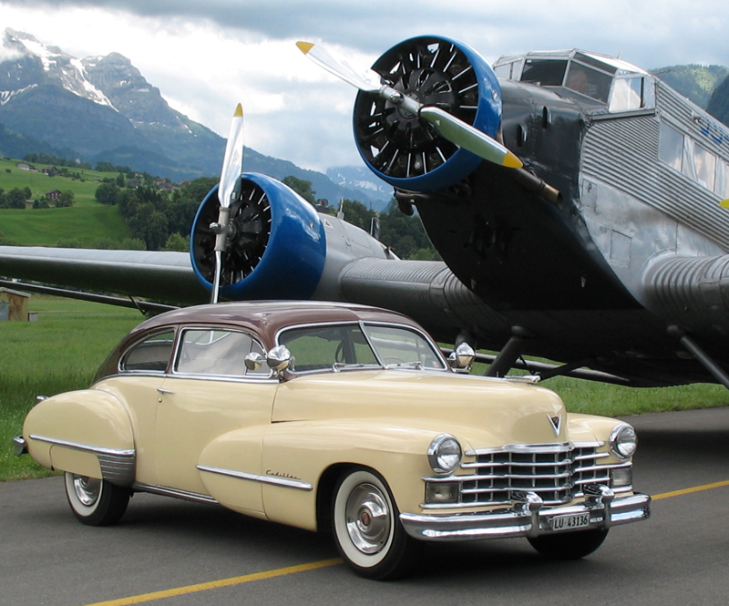 36 Ju 52 & Cadillac 1941 Serie 61.jpg