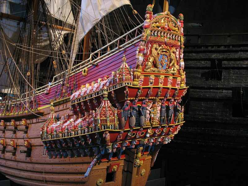 comp_1280px-Vasa_stern_color_model.jpg