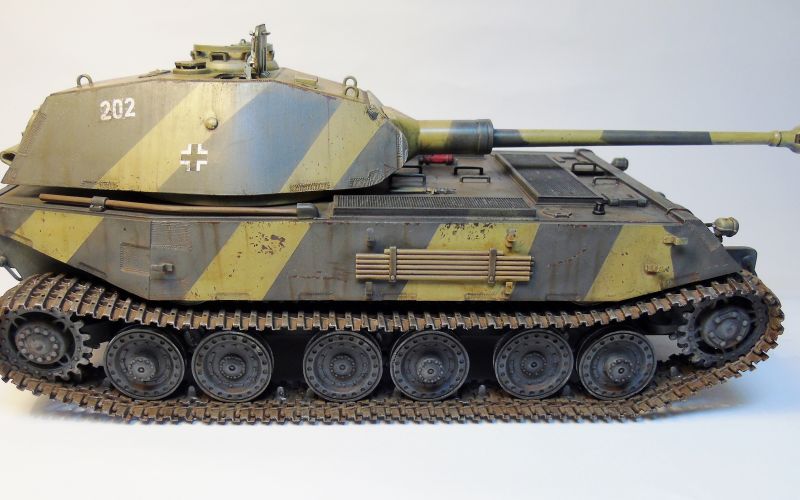 3. VK4502 der Entwurf von Porsche mit hinten angeordneten Turm