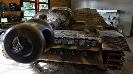 https://media-cdn.tripadvisor.com/media/photo-s/09/3a/16/5b/deutsches-panzermuseum.jpg