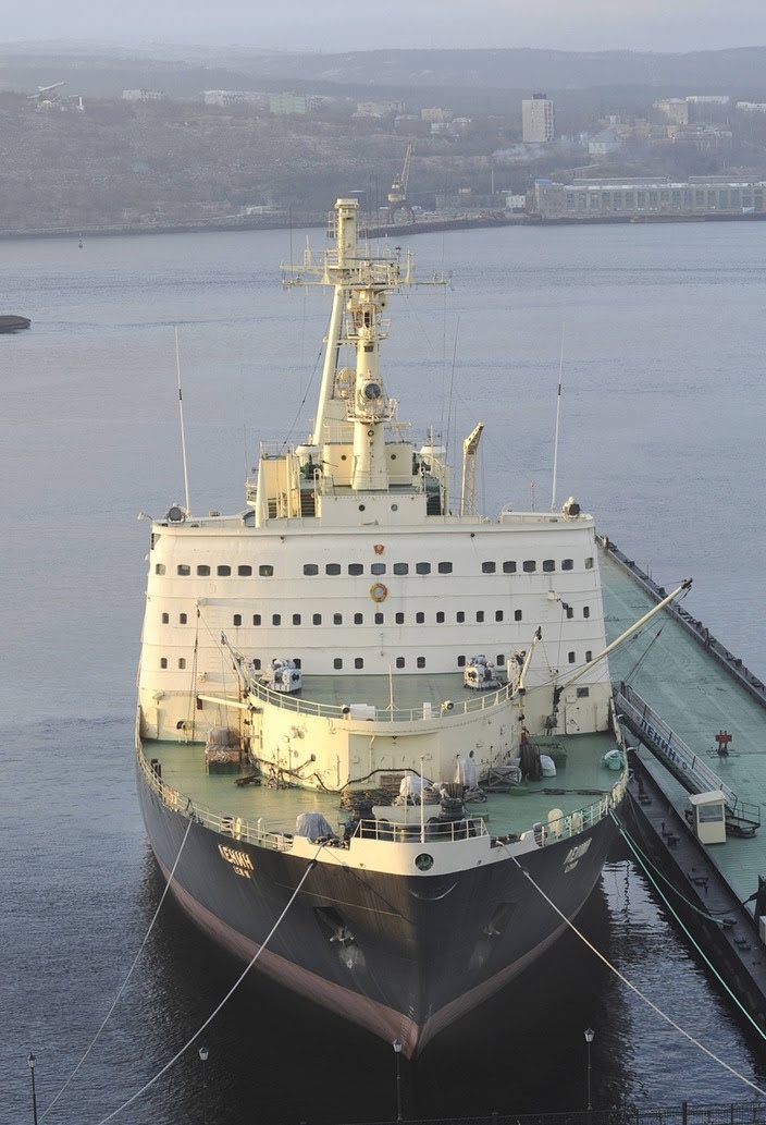 LENIN als Museumschiff im Hafen von Murmansk