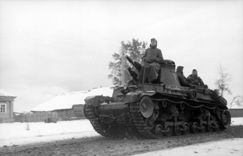 Bundesarchiv_Bild_101I-268-0185-06A,_Russland,_Panzer_35t.jpg