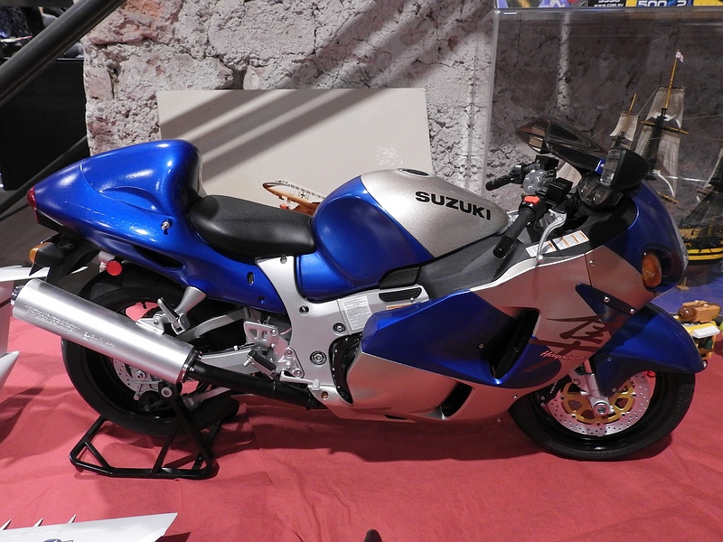 zz-Suzuki GSX1300R Hayabusa Tamiya 12.jpg