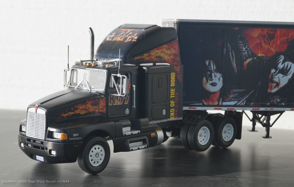 KISS_TOUR_TRUCK_Revell07644-003.jpg
