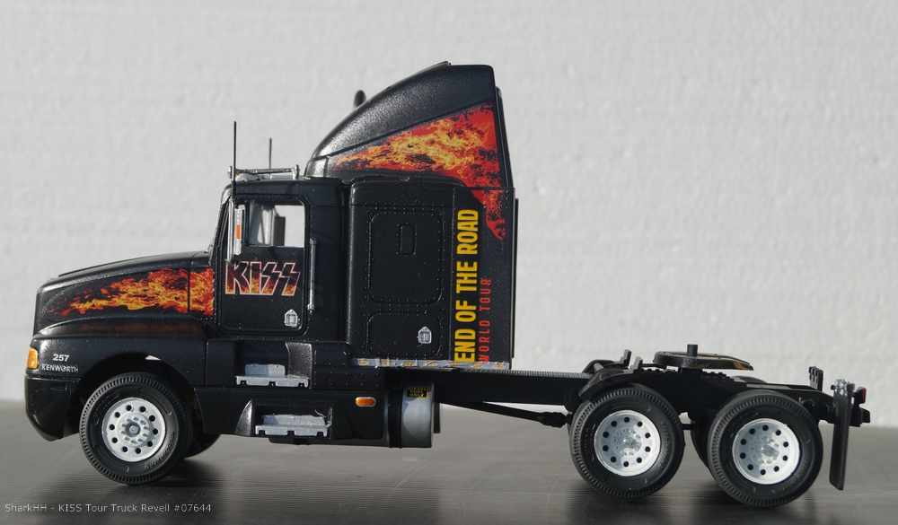 KISS_TOUR_TRUCK_Revell07644-009.jpg