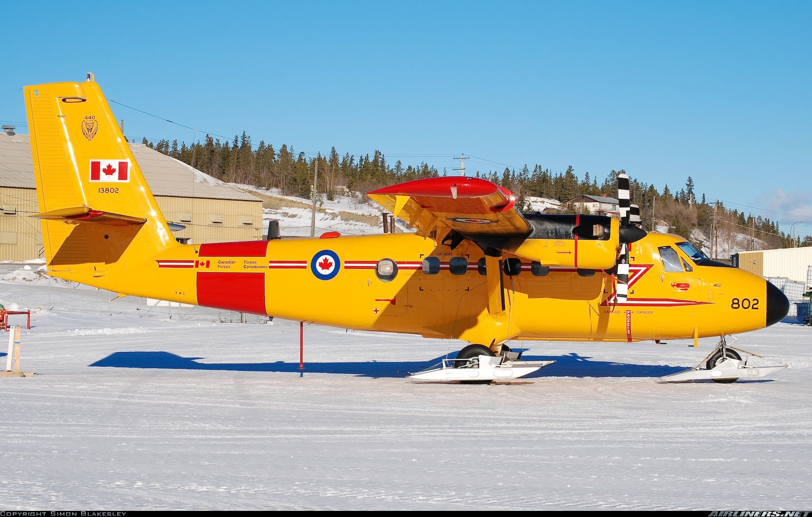 eine Kanadische Twin Otter mit schon neuerer Lackierung, hier ist u.a. die Nase Schwarz. <br /><br />https://i.pinimg.com/originals/de/80/ab/de80ab1b409546c73c4fe448af12363c.jpg