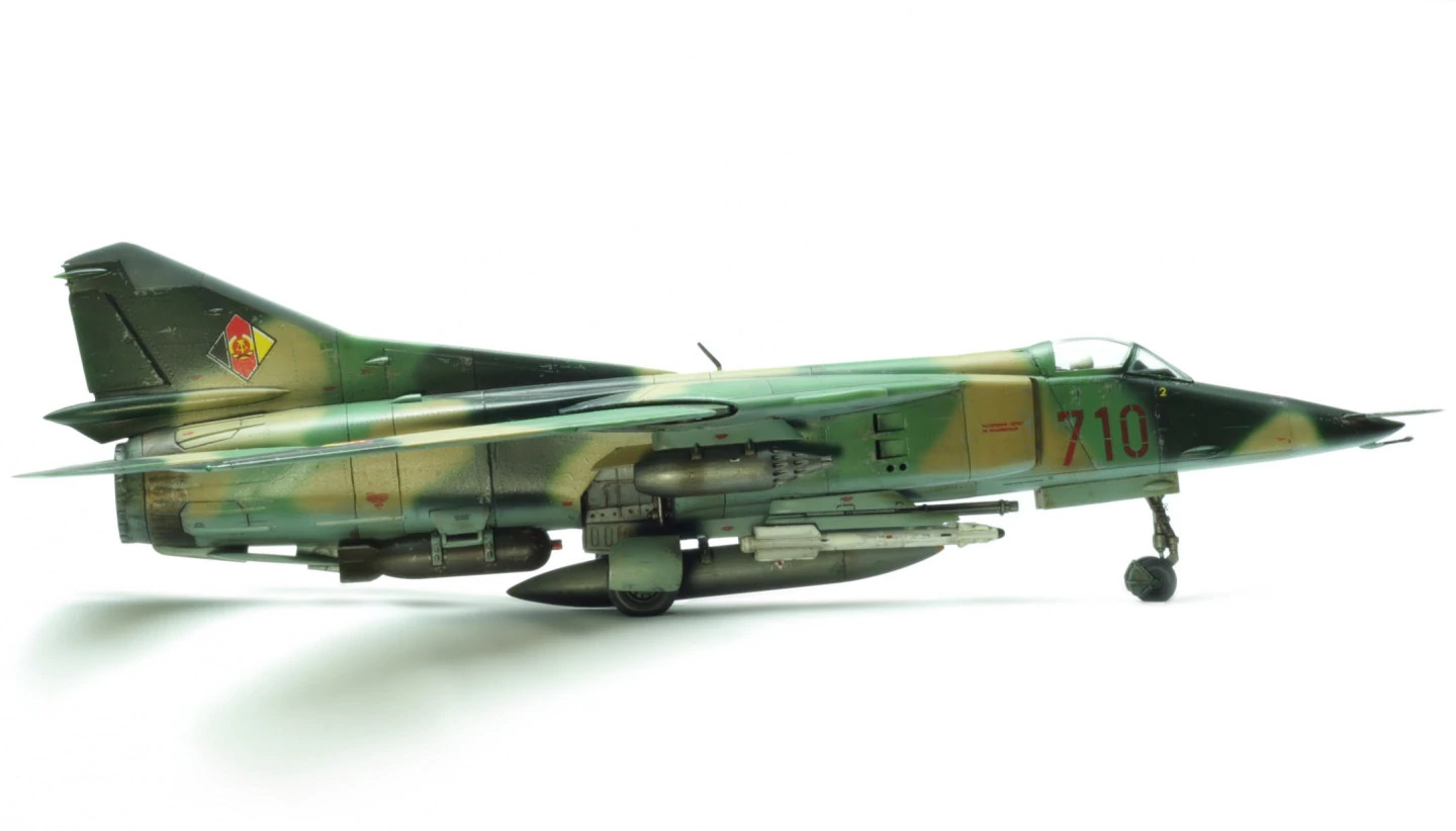 MiG27-NVA_003.jpg