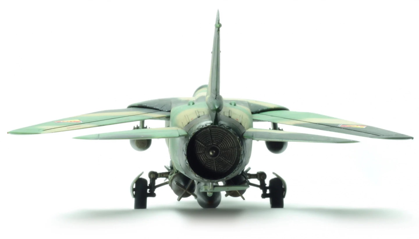 MiG27-NVA_004.jpg
