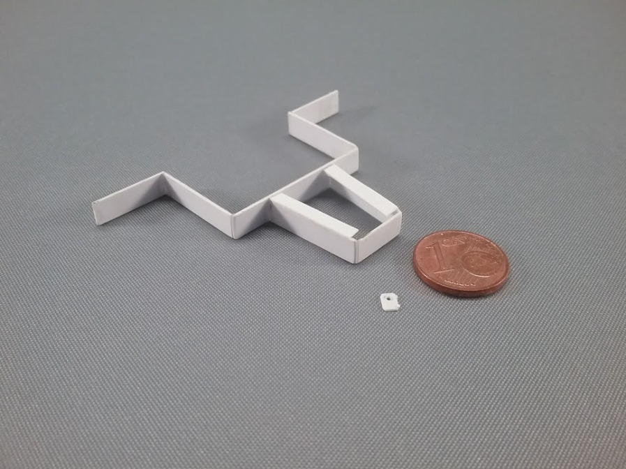 9.2 Nachgebautes Bauteil mit Tür.jpg