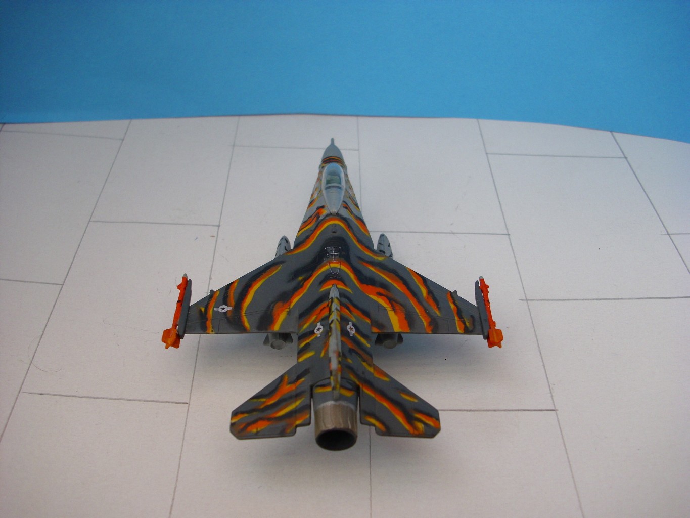 F-16     US Air Force    1:144    Sonderfarbgebung
