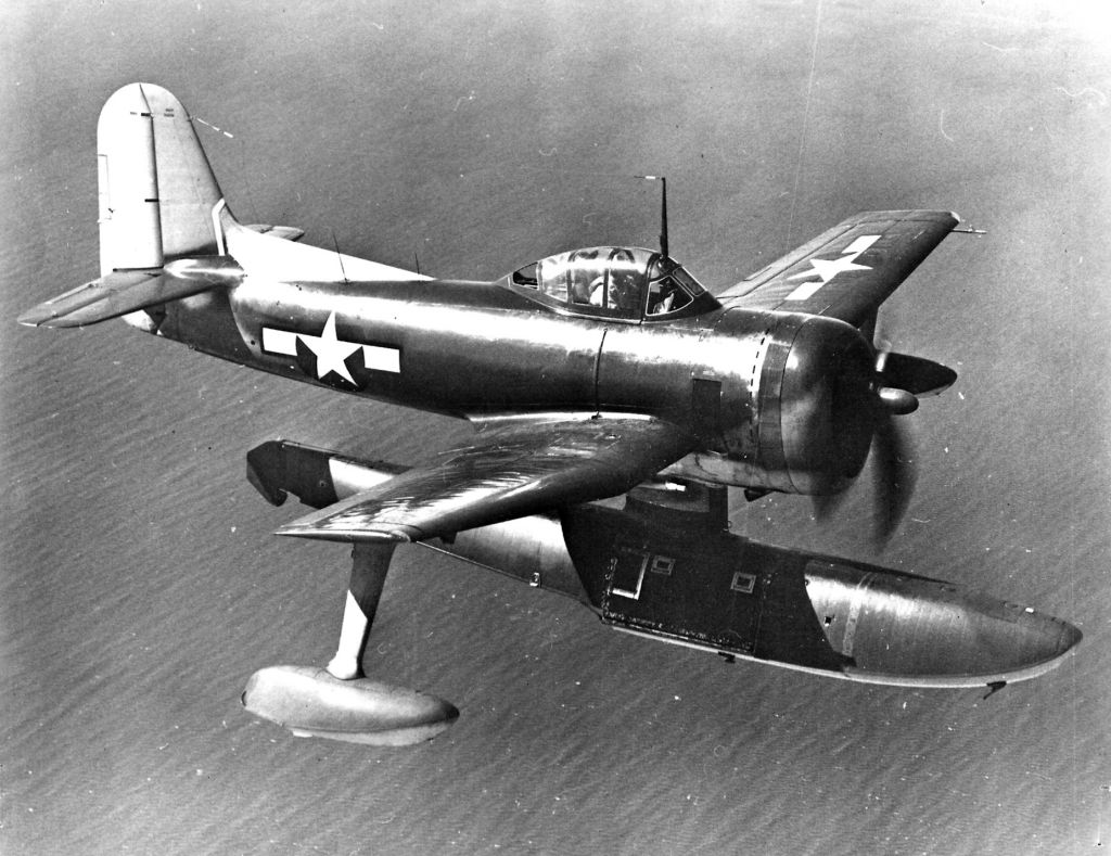 Quelle: https://upload.wikimedia.org/wikipedia/commons/7/7c/Curtiss_SC-1_Seahawk.jpg