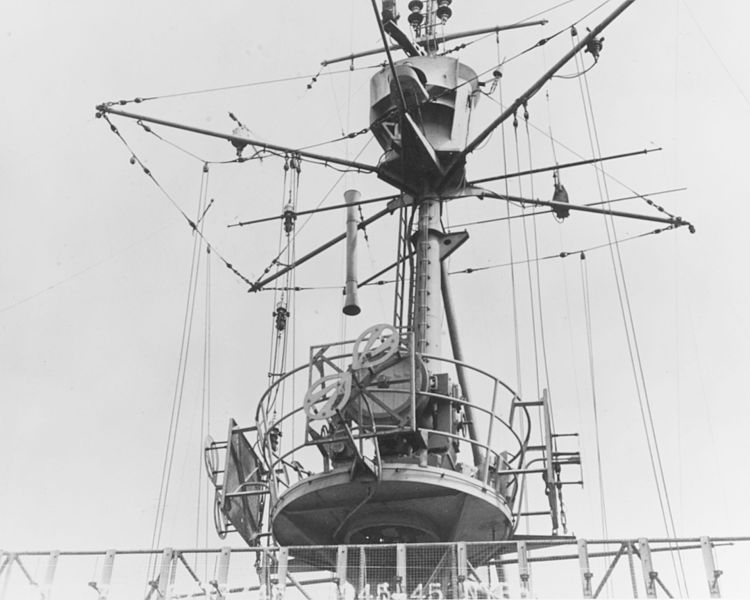 Mast_of_former_German_destroyer_Z39_in_August_1945.jpg