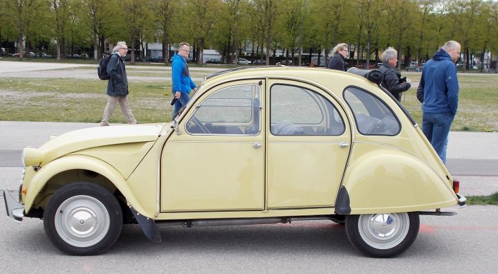 Citroen_2CV_01.jpg