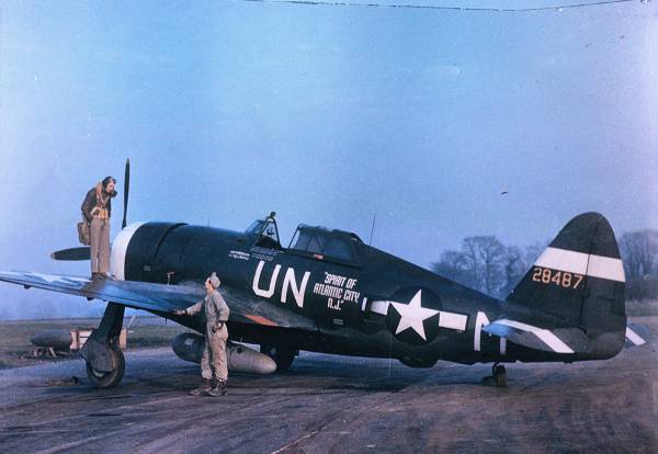 56th_Fighter_Group_-_P-47D_Thunderbolt_42-8487-1200-600x414.jpg