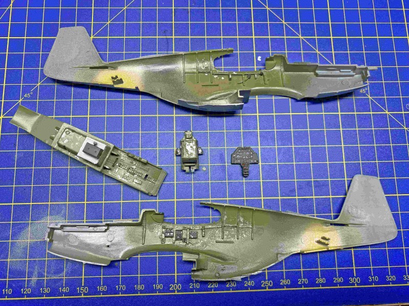 P-51B Cockpitteile.jpg