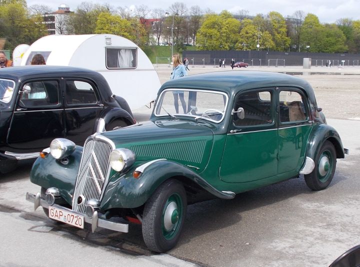 Citroen_11CV_01a.jpg