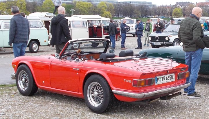 Triumph_TR6_04.jpg