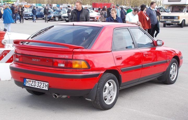 Mazda_323_01c.jpg