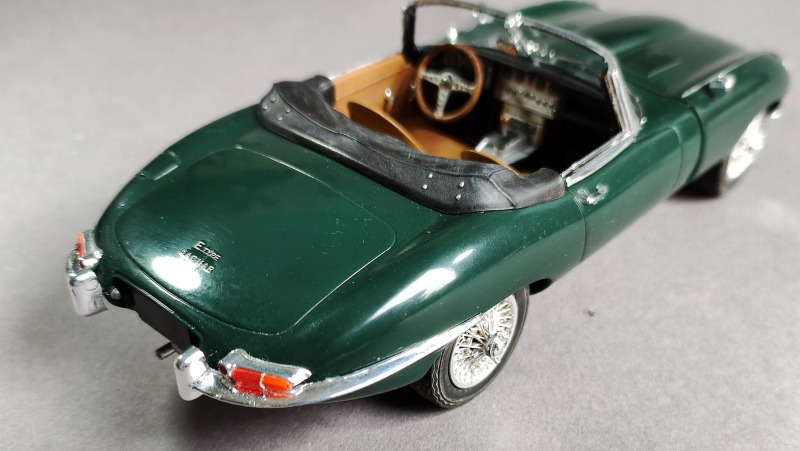 jaguar-e-type-roadster-revell-5.jpg