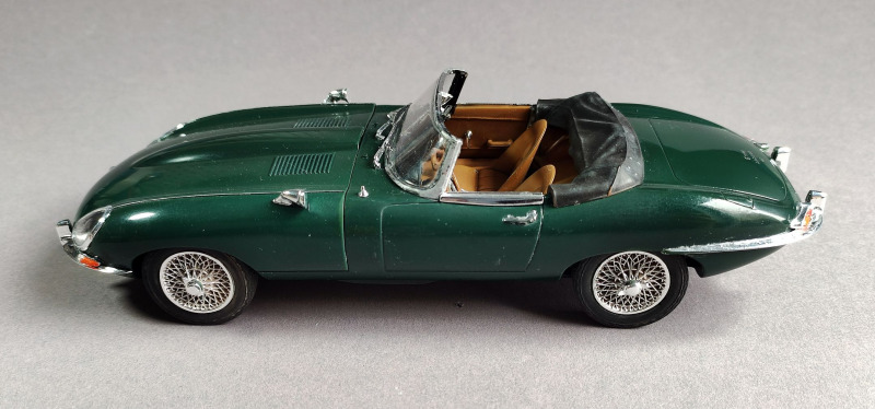 jaguar-e-type-roadster-revell-3.jpg