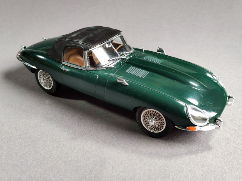 jaguar-e-type-roadster-revell-7.jpg