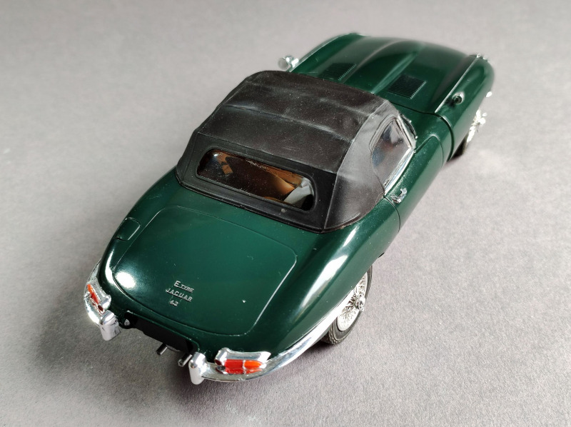 jaguar-e-type-roadster-revell-6.jpg