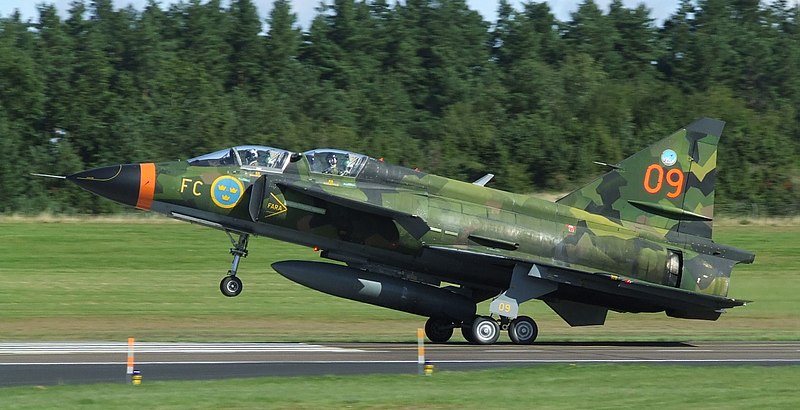 Quelle:https://upload.wikimedia.org/wikipedia/commons/thumb/5/5d/Viggen_lasku2.jpg/800px-Viggen_lasku2.jpg?20171019100823