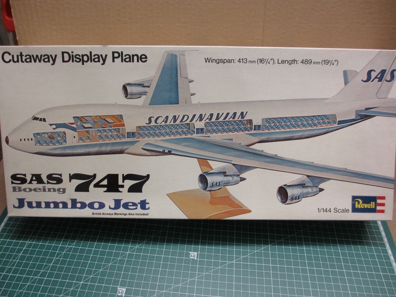 Boeing 747 mit Interieur Revell 1 zu 144 (1)_klein.jpg