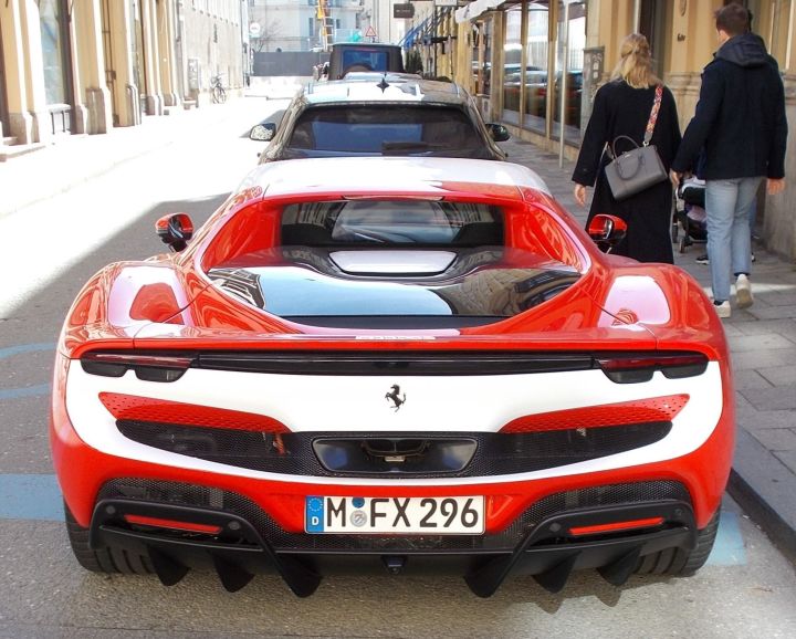 Ferrari_01c.jpg