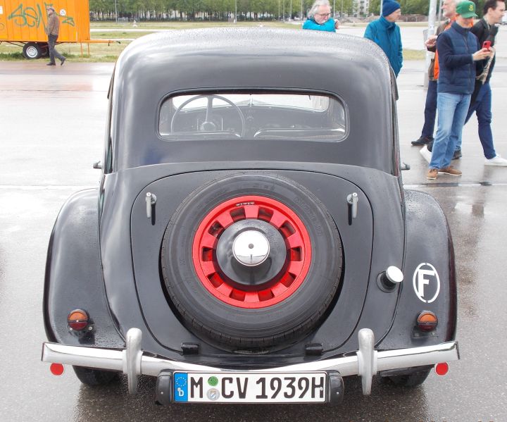 Citroen_11CV_02d.jpg