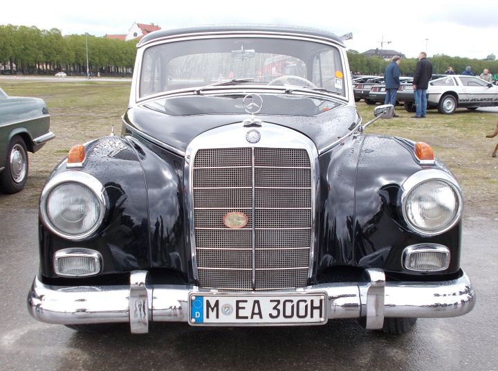 Mercedes_300_01a.jpg