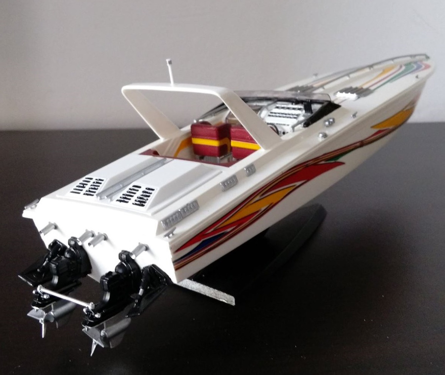 offhore-power-boat-3.jpg