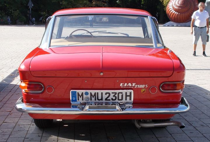 Fiat_2300S_Coupe_02e.jpg
