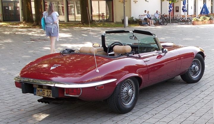 Jaguar_E_V12_01b.jpg