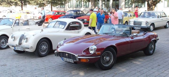 Jaguar_E_V12_01f.jpg