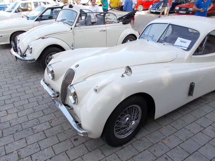 Jaguar_XK120_02b.jpg