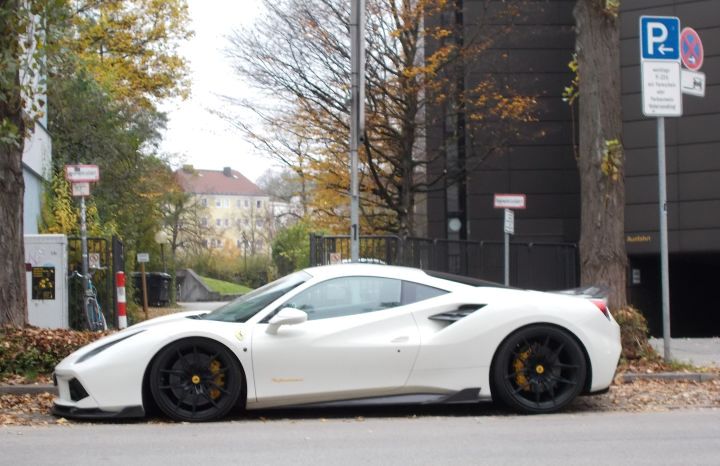 Ferrari_F8_01a.jpg