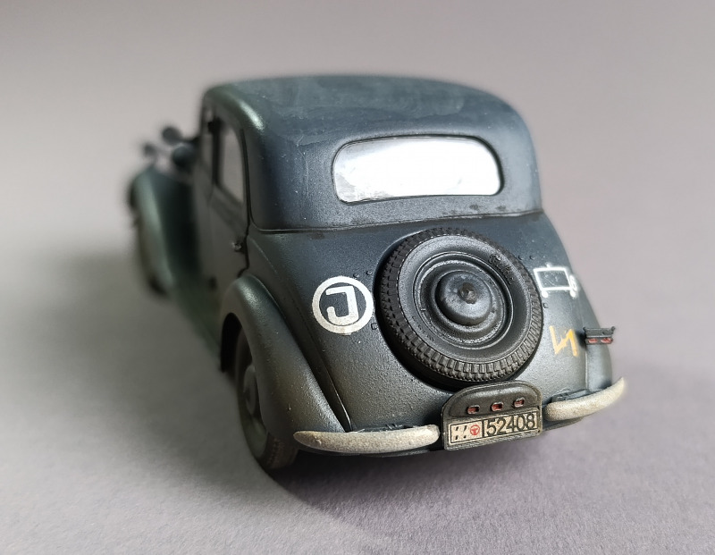 mercedes-benz-170v-limousine-miniart-4.jpg