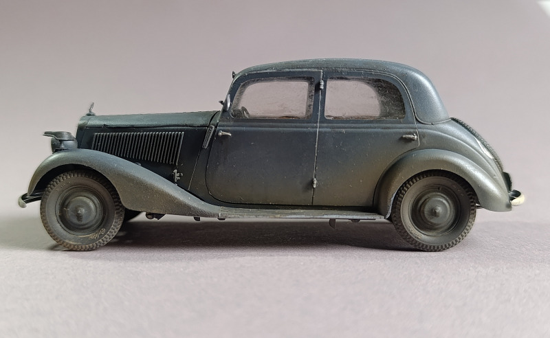 mercedes-benz-170v-limousine-miniart-7.jpg