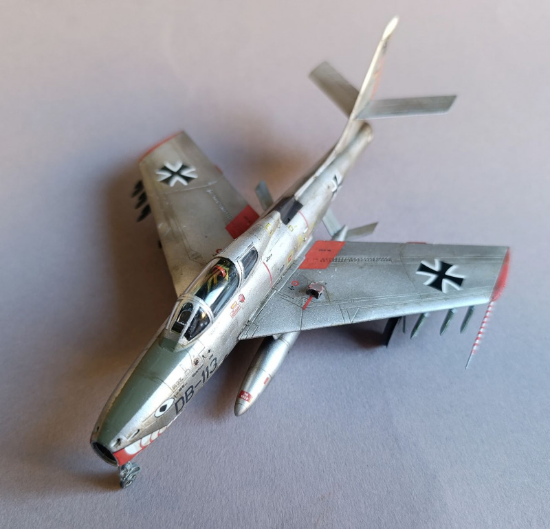 republic-f-84f-thunderstreak-special-hobby-1.jpg