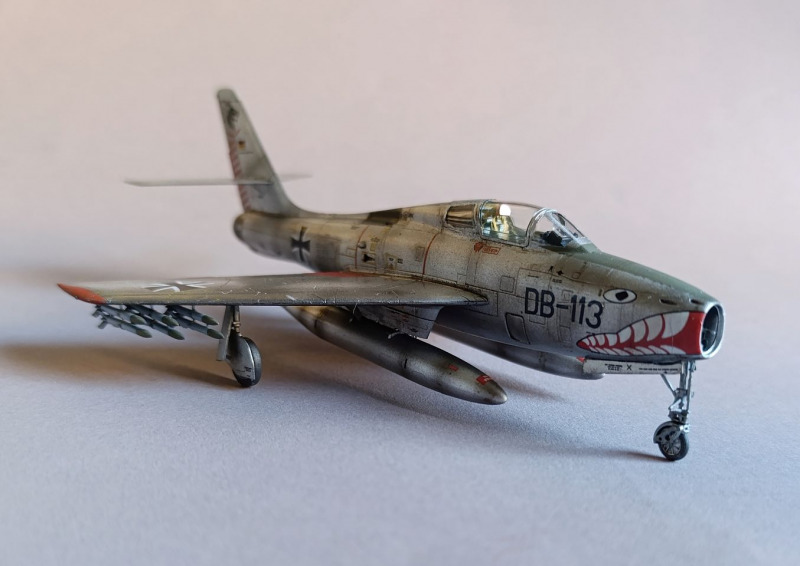 republic-f-84f-thunderstreak-special-hobby-3.jpg