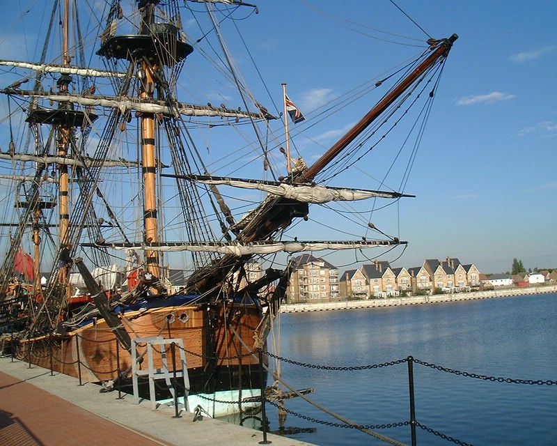 comp_HMBEndeavour0882.jpg