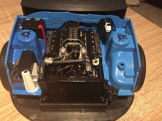 Bis ich den Motorraum so hinbekomme wie ich ihn habe möchte wird es wohl noch etwas Zeit brauchen aber hier mal ein kleiner vorgeschmack wie das ganze mal zusammengeklebt aussehen könnte