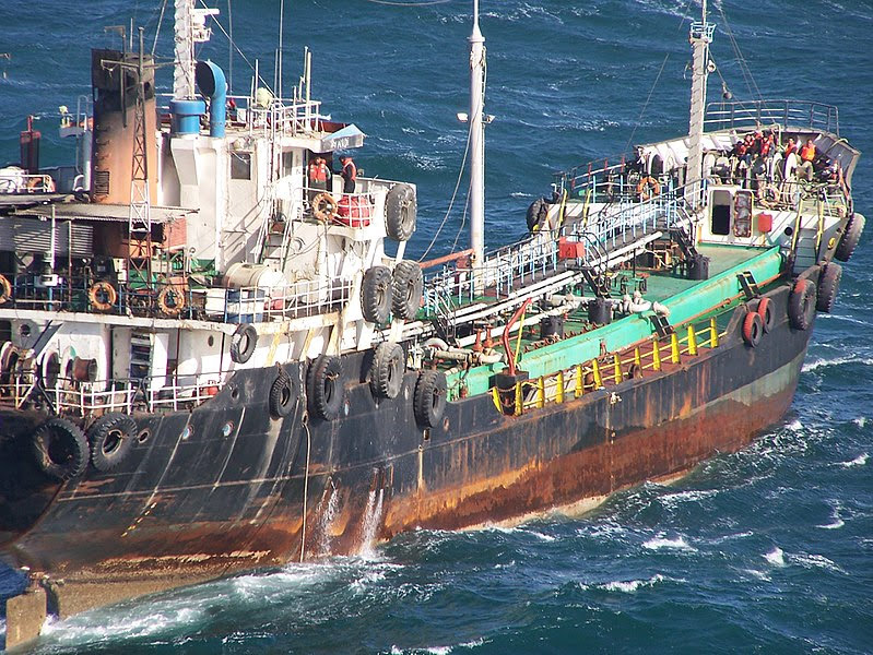 800px-North_Korean-flagged_coastal_tanker_MV_Nadi.jpg