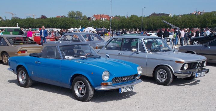 Fiat_124_Spider_05b.jpg