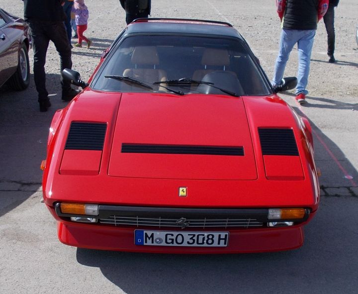 Ferrari_308_02e.jpg